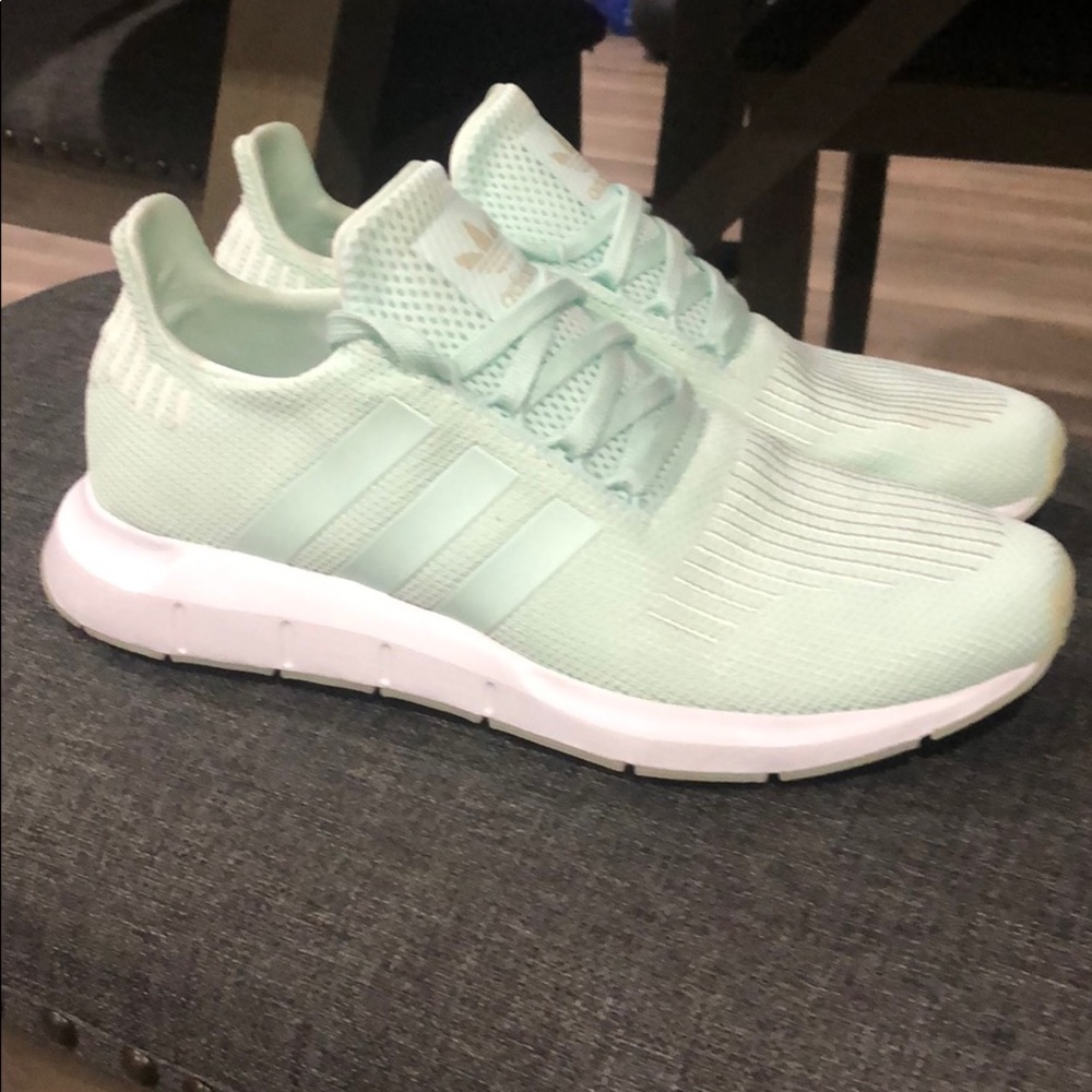 Adidas Swift Run sneakers